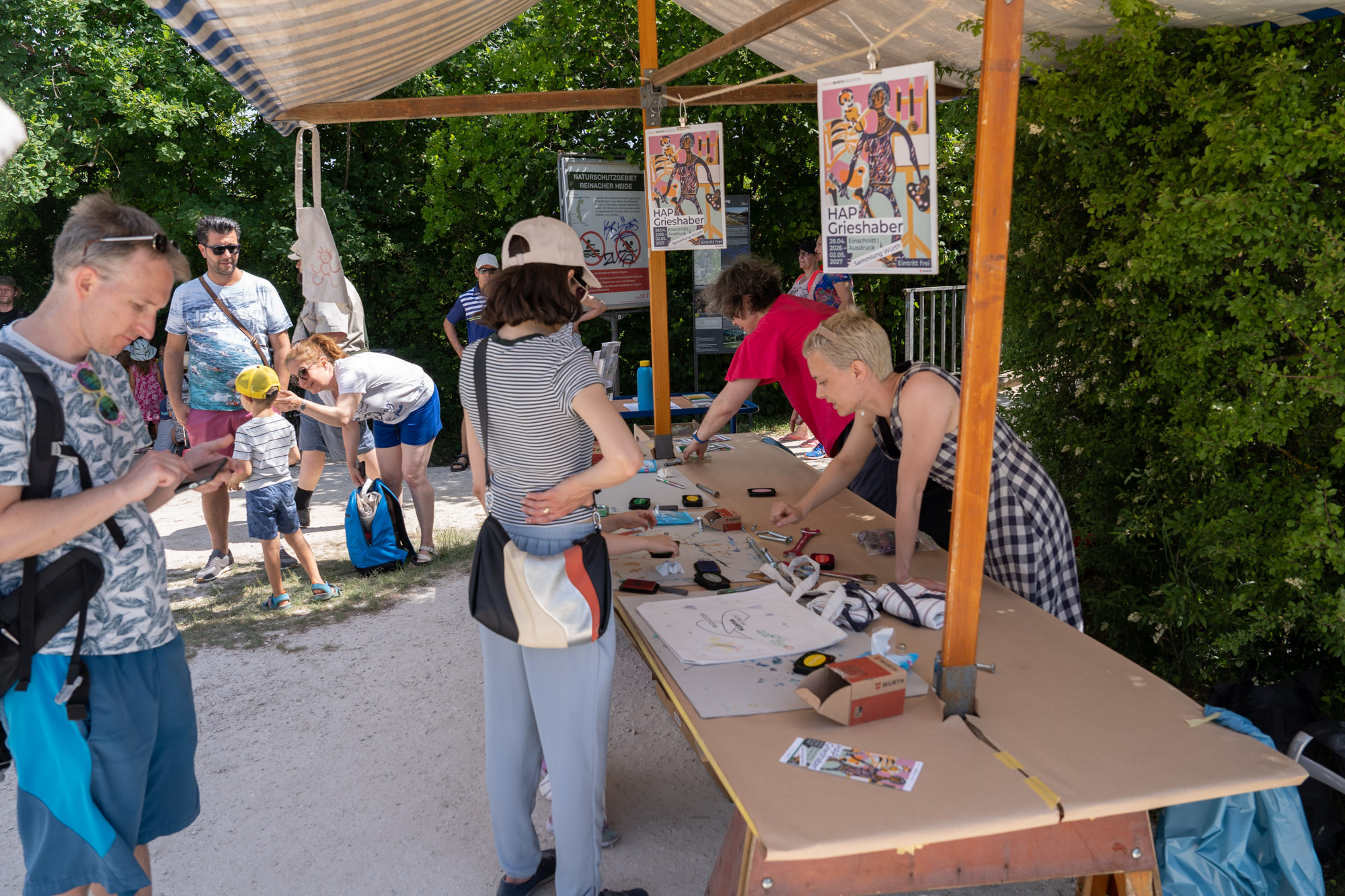Am Stand des Forum Würth Arlesheim